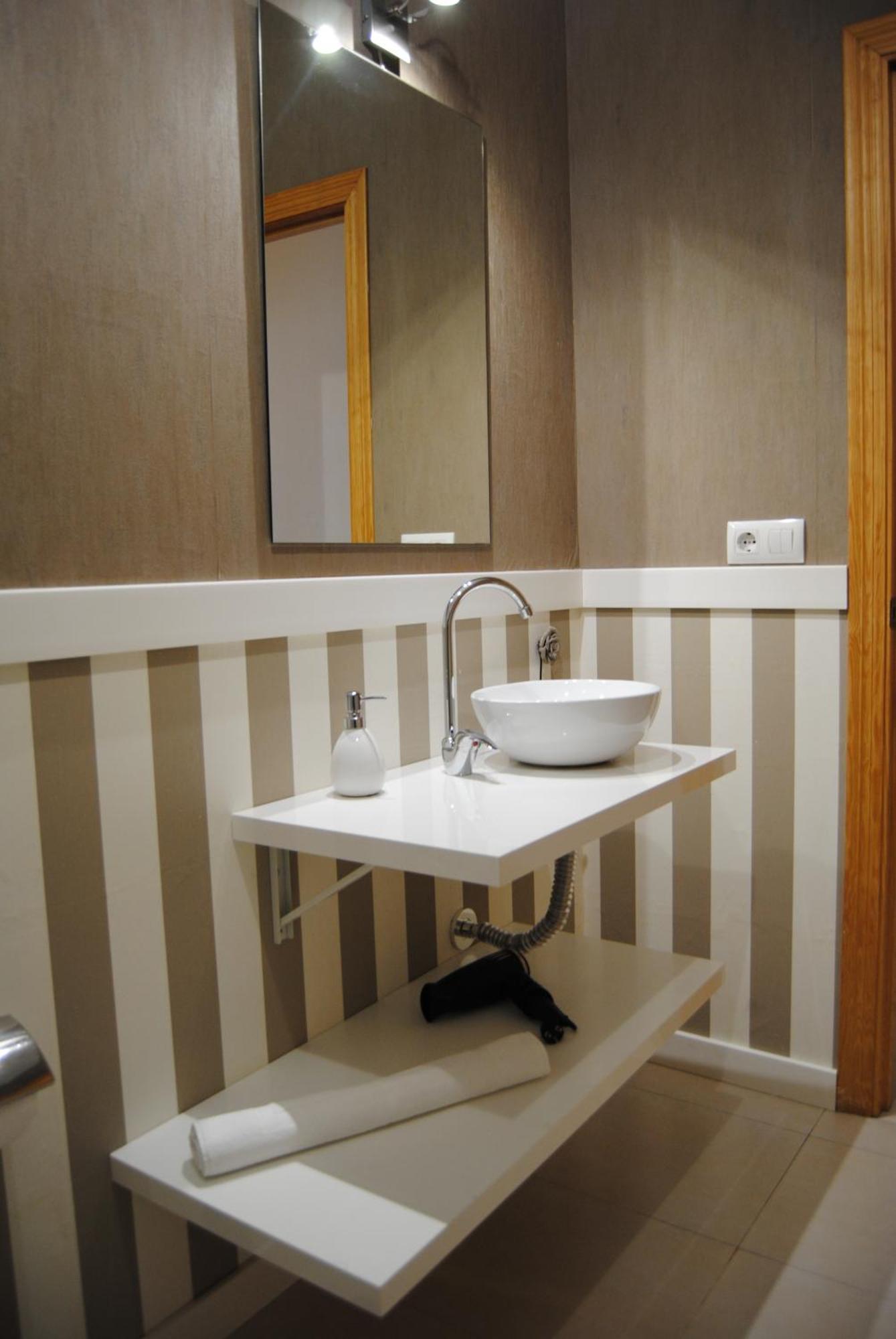 Conil Apartamentos La Dama Y El Vagabundo โกนิล เด ลาฟรอนเตรา ภายนอก รูปภาพ
