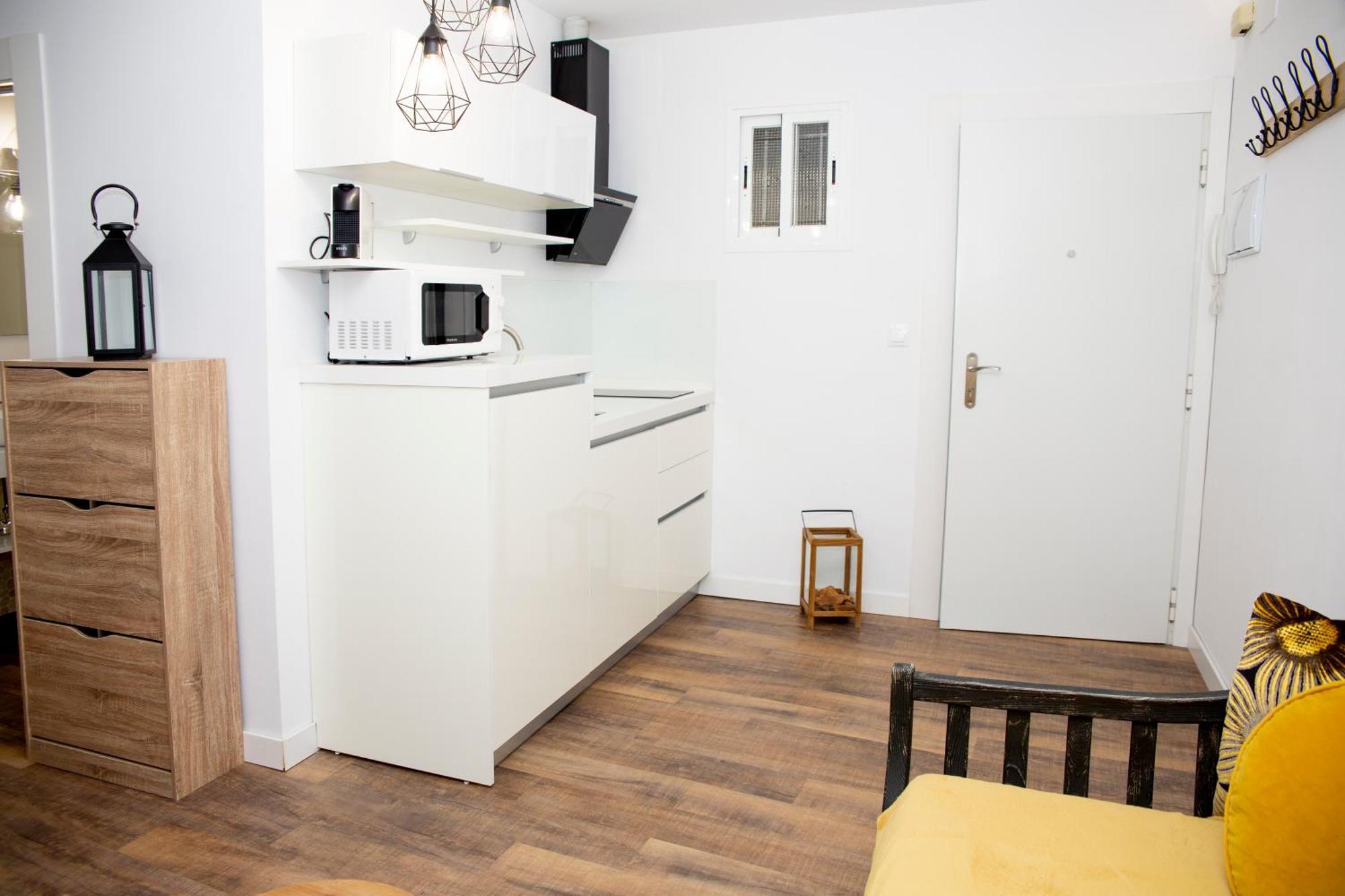 Conil Apartamentos La Dama Y El Vagabundo โกนิล เด ลาฟรอนเตรา ภายนอก รูปภาพ