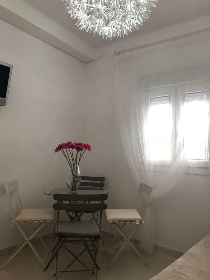 Conil Apartamentos La Dama Y El Vagabundo โกนิล เด ลาฟรอนเตรา ภายนอก รูปภาพ