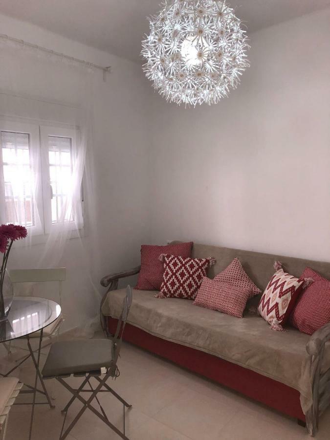 Conil Apartamentos La Dama Y El Vagabundo โกนิล เด ลาฟรอนเตรา ภายนอก รูปภาพ